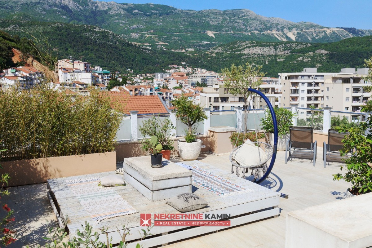 Three bedroom apartment with rooftop and parking, Budva